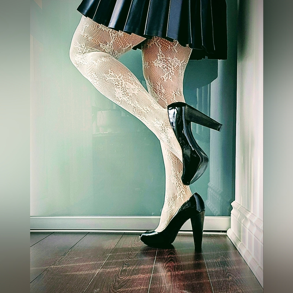 Elegant Black Patent Leather Women's Heels